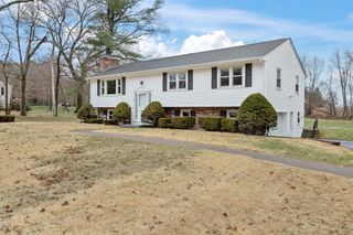 6 Myrtle St, Mendon, MA 01756