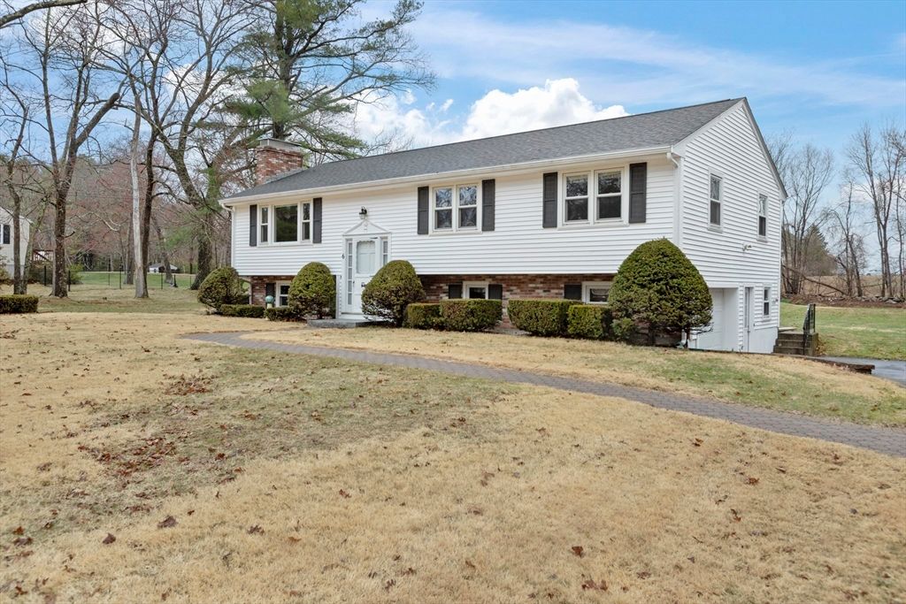 6 Myrtle St, Mendon, MA 01756