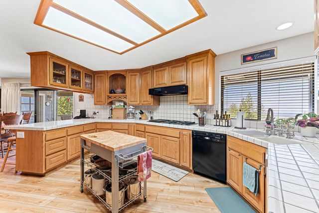 18591 Ponderosa Hills Rd, Volcano, CA 95689