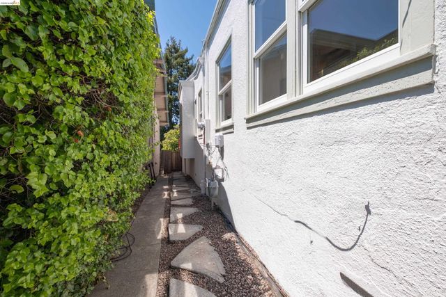 1611 Rose St, Berkeley, CA 94703