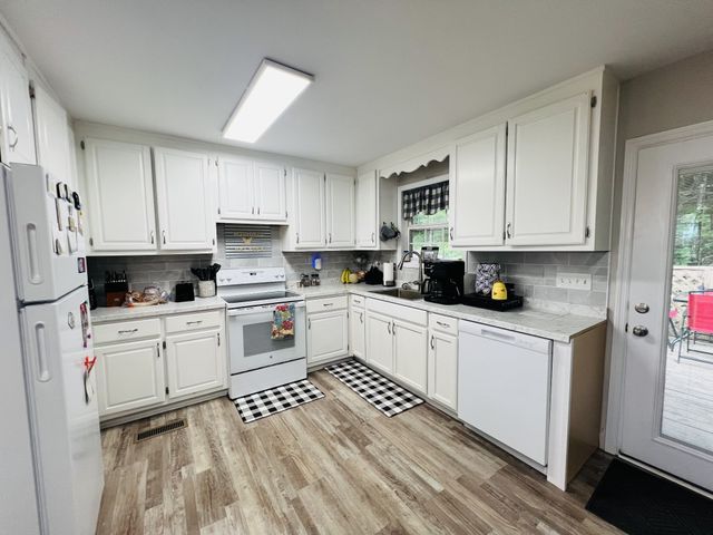 318 Molino Rd, Fayetteville, TN 37334