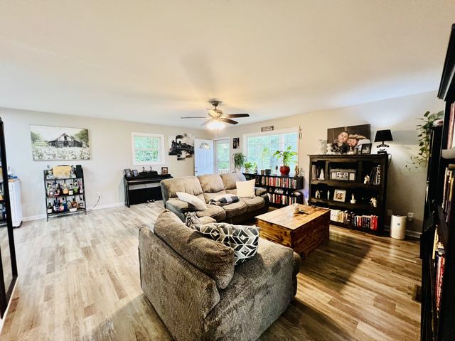 318 Molino Rd, Fayetteville, TN 37334