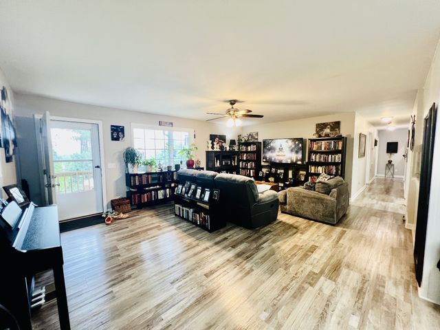 318 Molino Rd, Fayetteville, TN 37334