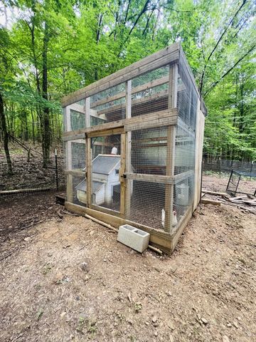 318 Molino Rd, Fayetteville, TN 37334