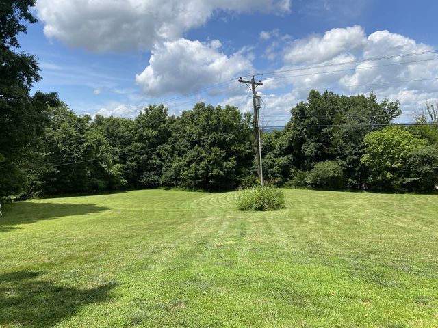 318 Molino Rd, Fayetteville, TN 37334