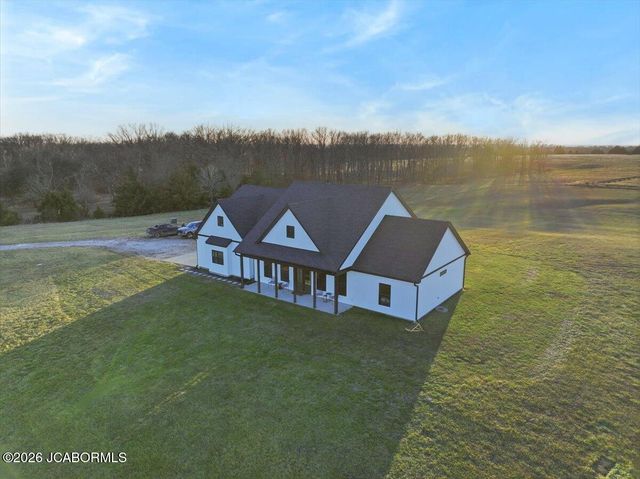 19055 S OLD HWY 63, Hartsburg, MO 65039