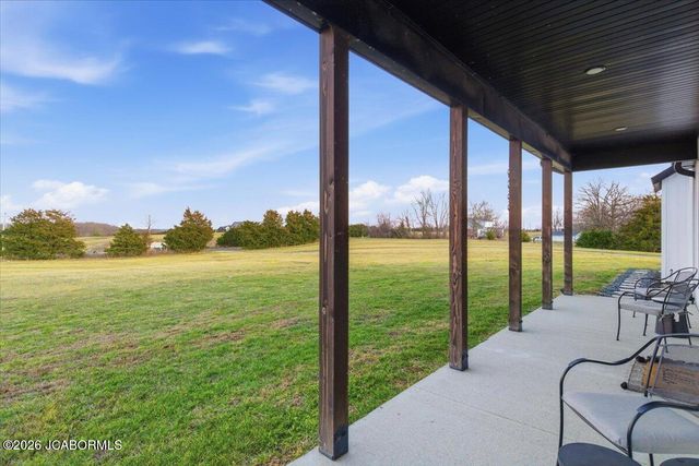 19055 S OLD HWY 63, Hartsburg, MO 65039