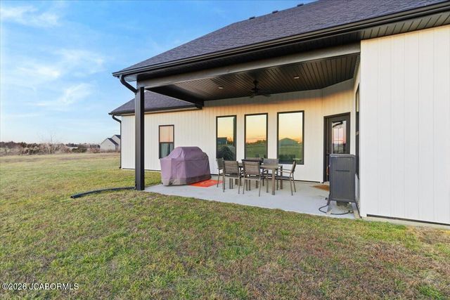 19055 S OLD HWY 63, Hartsburg, MO 65039