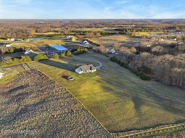 19055 S OLD HWY 63, Hartsburg, MO 65039