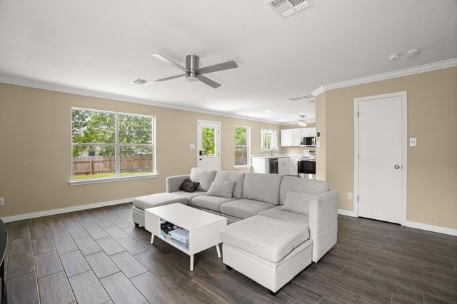 18209 Canopy LN, Manor, TX 78653