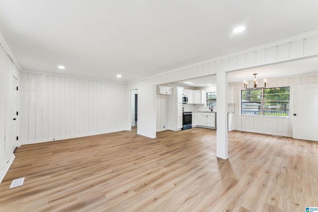 2123 28TH AVENUE, Hueytown, AL 35023