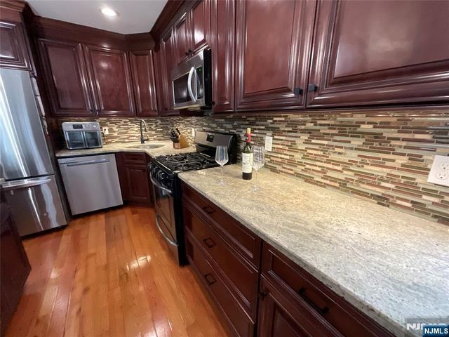 112 Tontine Avenue, Lyndhurst, NJ 07071
