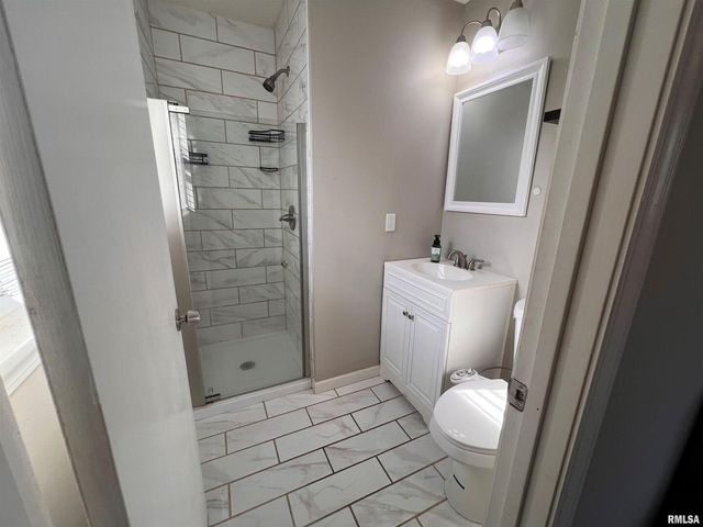 2433 CEDAR CREEK Court, Quincy, IL 62305