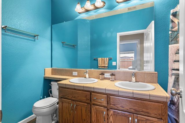 6322 Leaflet Ln, Hughson, CA 95326