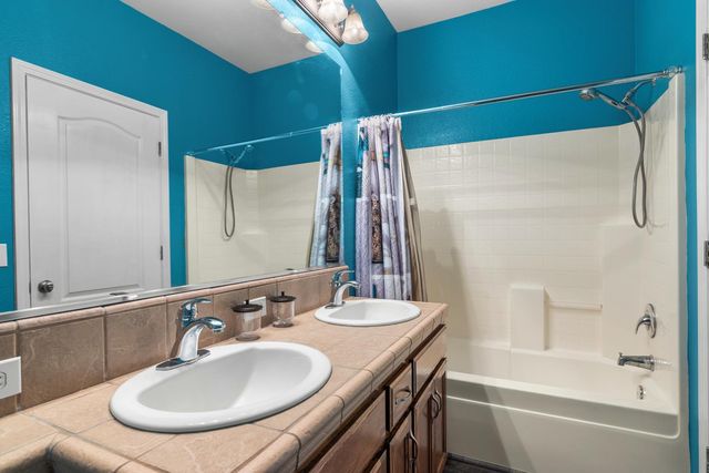 6322 Leaflet Ln, Hughson, CA 95326