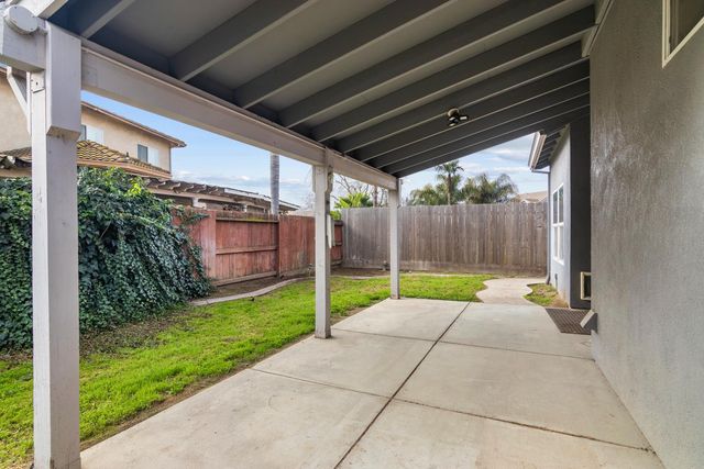 6322 Leaflet Ln, Hughson, CA 95326