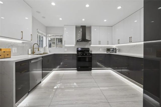 22247 De La Osa Street, Woodland Hills, CA 91364