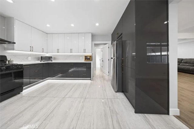 22247 De La Osa Street, Woodland Hills, CA 91364