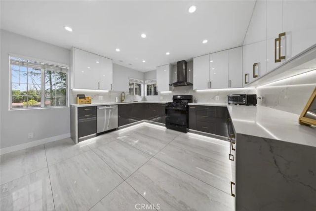 22247 De La Osa Street, Woodland Hills, CA 91364