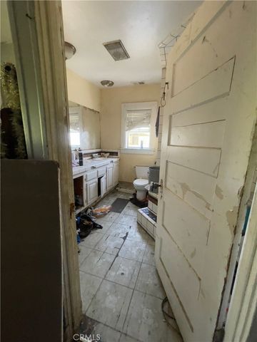 739 N Center, Stockton, CA 95202