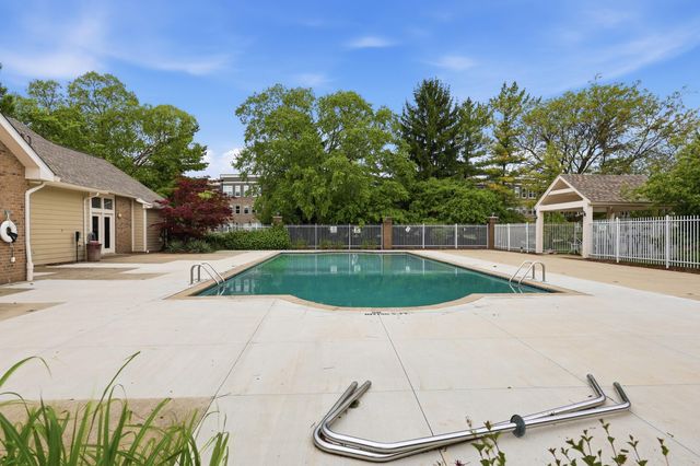 6729 Meadow Creek Drive Drive, 102, Columbus, OH 43235