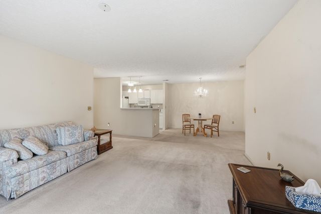 6729 Meadow Creek Drive Drive, 102, Columbus, OH 43235