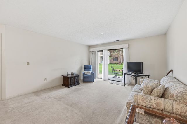 6729 Meadow Creek Drive Drive, 102, Columbus, OH 43235