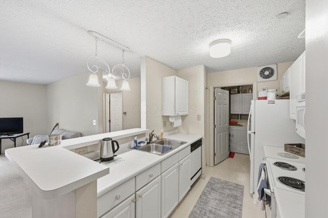 6729 Meadow Creek Drive Drive, 102, Columbus, OH 43235