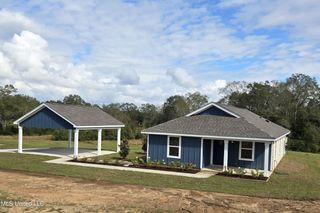 16 E Twin Oaks Lane, Carriere, MS 39426