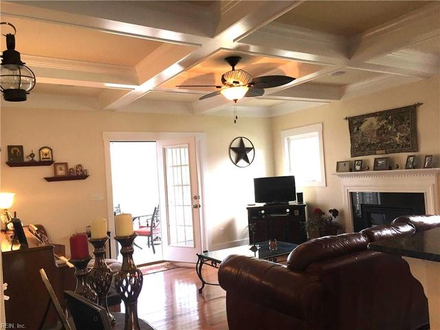 2112 Golfwatch LN, Virginia Beach, VA 23456