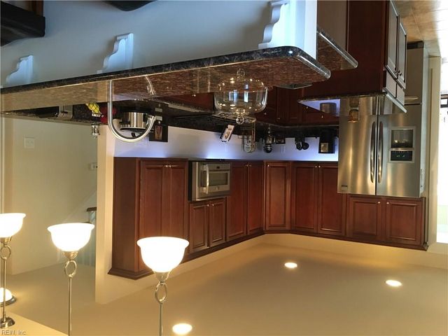 2112 Golfwatch LN, Virginia Beach, VA 23456