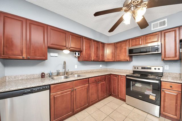 6142 W Airport Boulevard 15, Houston, TX 77035