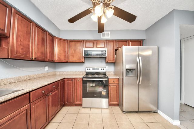 6142 W Airport Boulevard 15, Houston, TX 77035