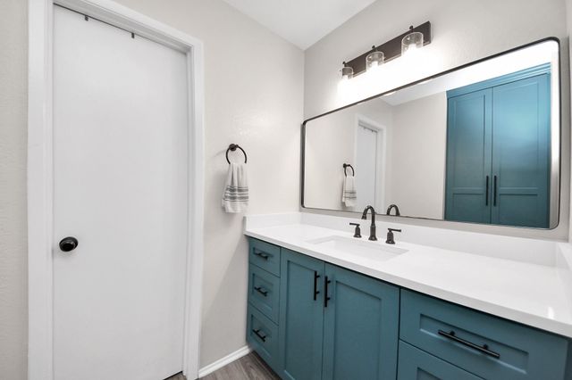6142 W Airport Boulevard 15, Houston, TX 77035