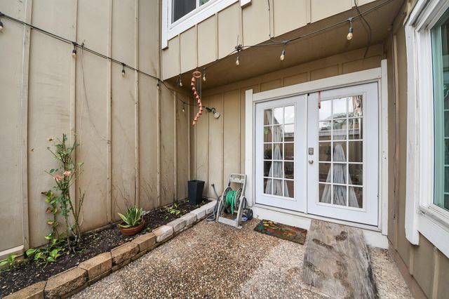 6142 W Airport Boulevard 15, Houston, TX 77035