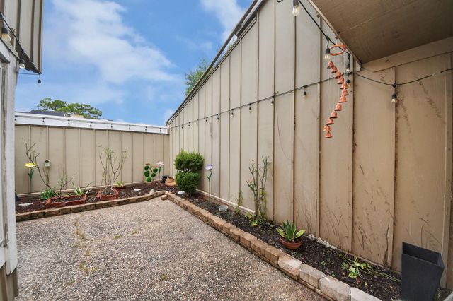 6142 W Airport Boulevard 15, Houston, TX 77035