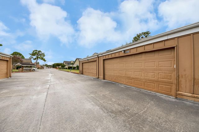 6142 W Airport Boulevard 15, Houston, TX 77035