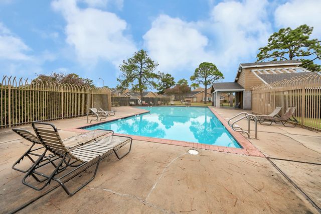 6142 W Airport Boulevard 15, Houston, TX 77035