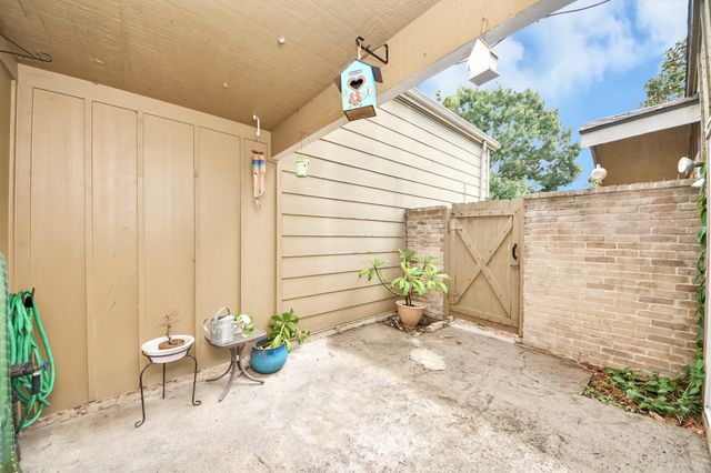 6142 W Airport Boulevard 15, Houston, TX 77035