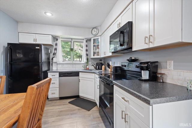 9393 S Pointe Retreat Drive, Bloomington, IN 47401