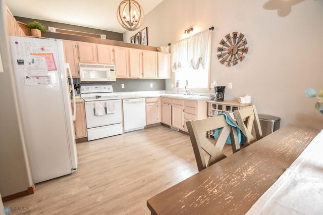 3012 35th Avenue S, Fargo, ND 58104