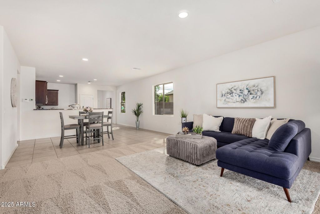 25424 W CARSON Drive, Buckeye, AZ 85326