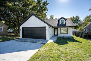 1749 McDonald Lane, New Albany, IN 47150