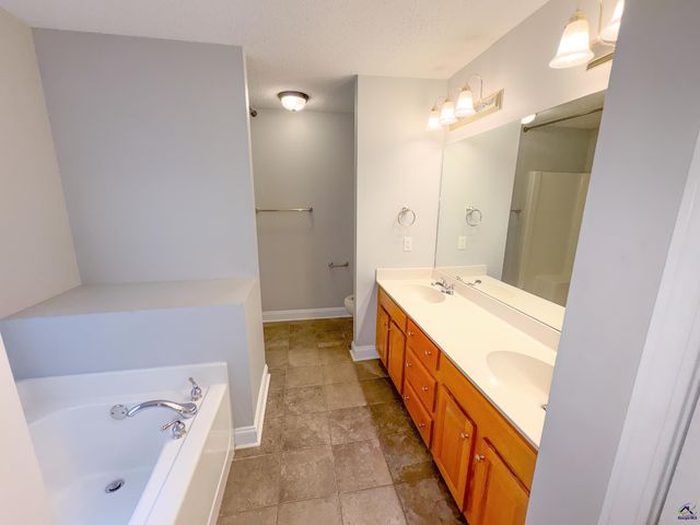 202 Bay Laurel Circle, Warner Robins, GA 31088