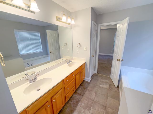202 Bay Laurel Circle, Warner Robins, GA 31088