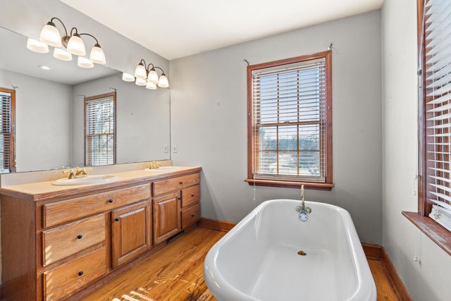 568 Shatz Drive N, Valparaiso, IN 46385