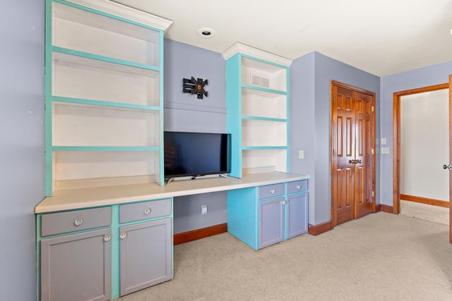 568 Shatz Drive N, Valparaiso, IN 46385