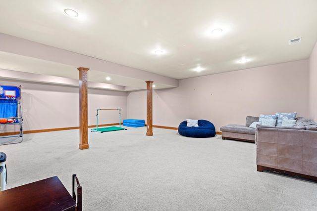 568 Shatz Drive N, Valparaiso, IN 46385