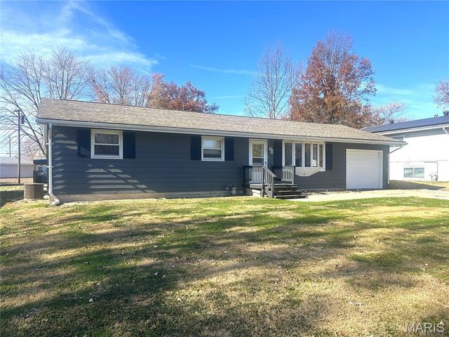 1133 Teresa LN, Carrollton, IL 62016