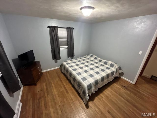 1133 Teresa LN, Carrollton, IL 62016